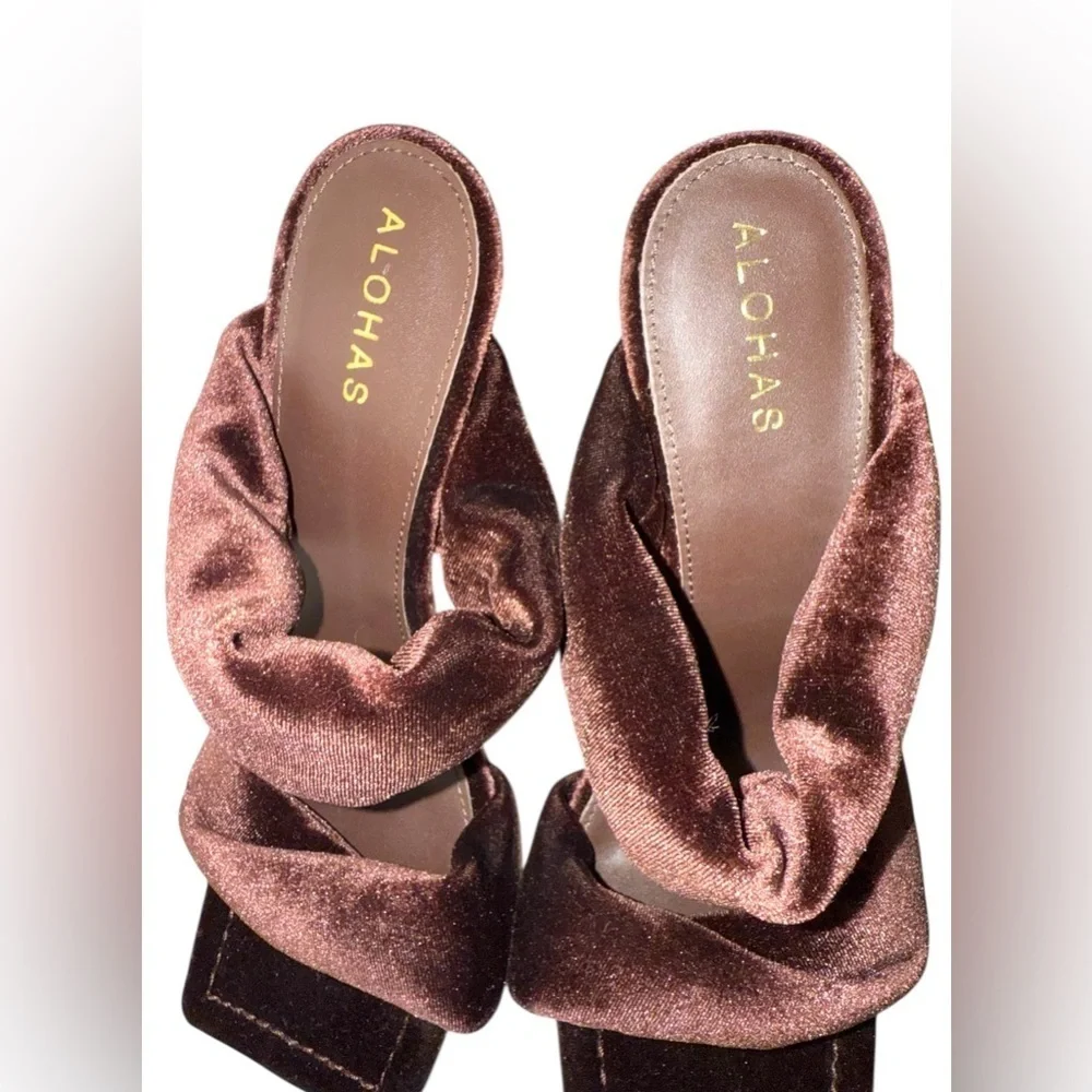 ALOHAS Twist Strap Mule in Velvet Coffee Size 39